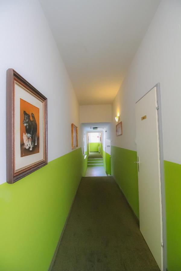 Private Double Bed Room With Bathroom Wiedeń Zewnętrze zdjęcie